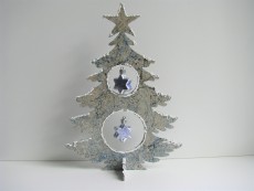 Tanne Platin - marmoriert - mit Weihnachtsschmuck