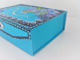 Geschenkbox mit Magnetverschluss in Türkis handverziert