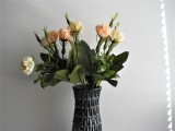 Blumenvase anthrazit mit Halbperlen in creme